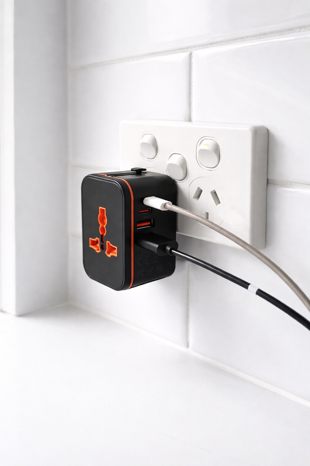 Chargeur Universel Voyage – Compact & Puissant ⚡🌍